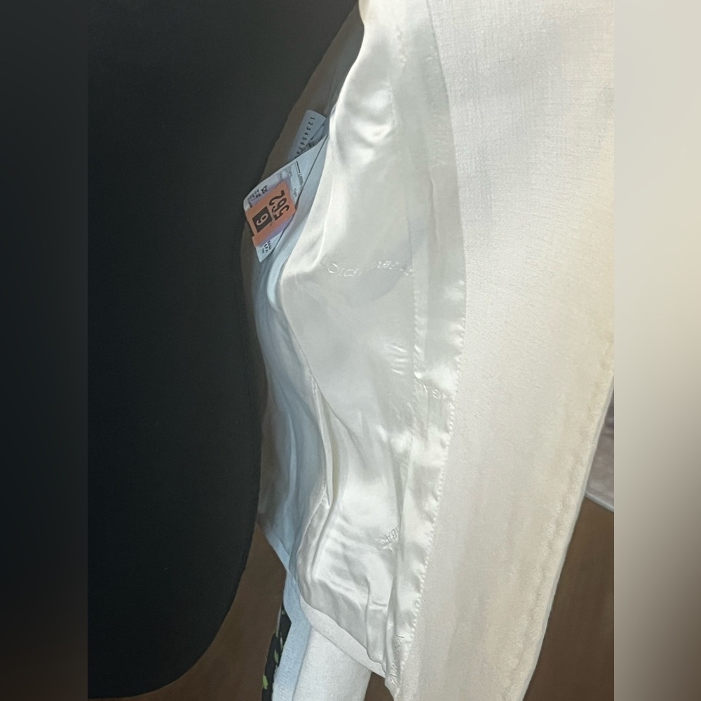 DOLCE & GABBANA White suit with floral details.
Jacket with button closure. - Picture 10 of 16